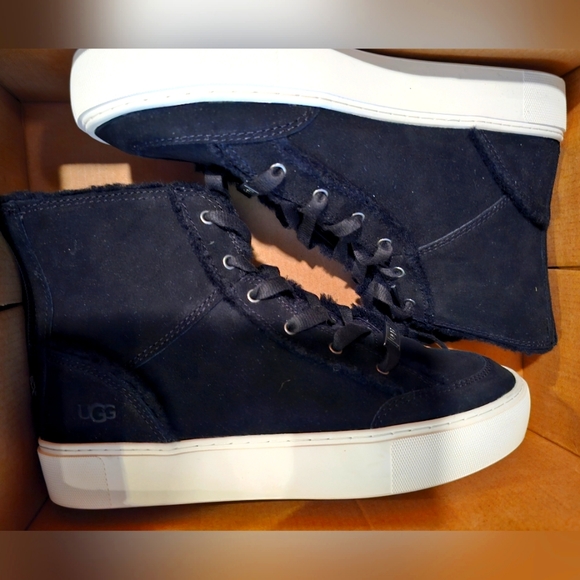 *******SALE SALE Sale*****🤪 New New New UGG....🎁🎁🎁 as pictures in box no tag - Picture 2 of 10